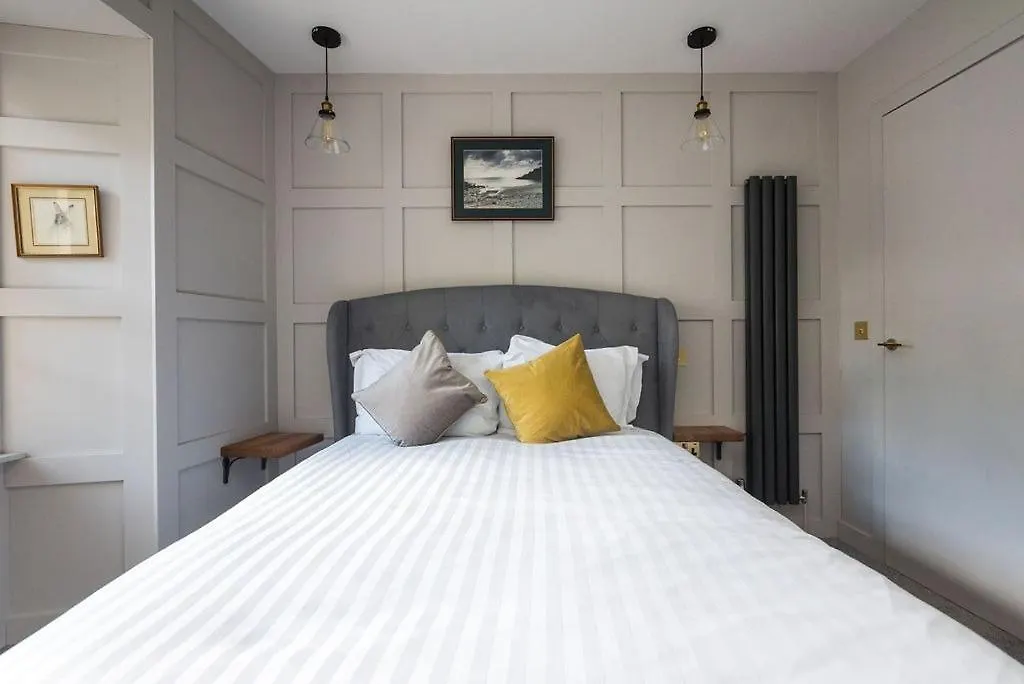Boutique Castle View 3 Bedroom Apartment Edinburgh 0*,  United Kingdom