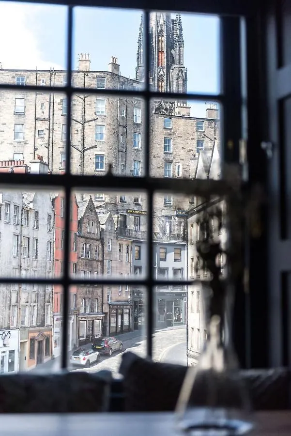 Boutique Castle View 3 Bedroom Apartment Edinburgh