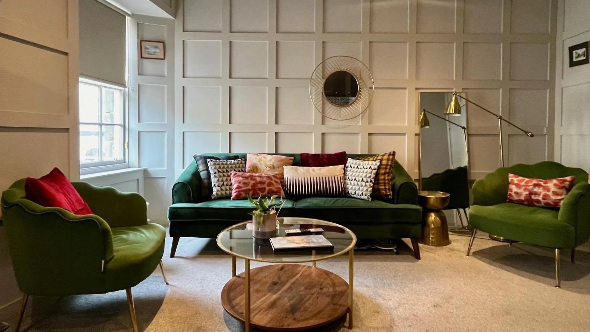 Boutique Castle View 3 Bedroom Apartment Edinburgh