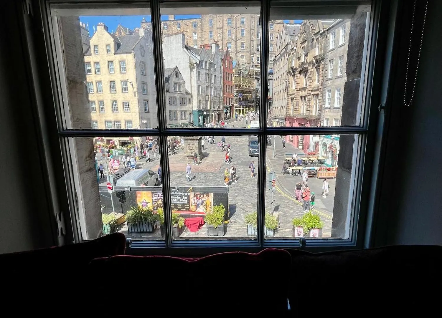 Boutique Castle View 3 Bedroom Apartment Edinburgh