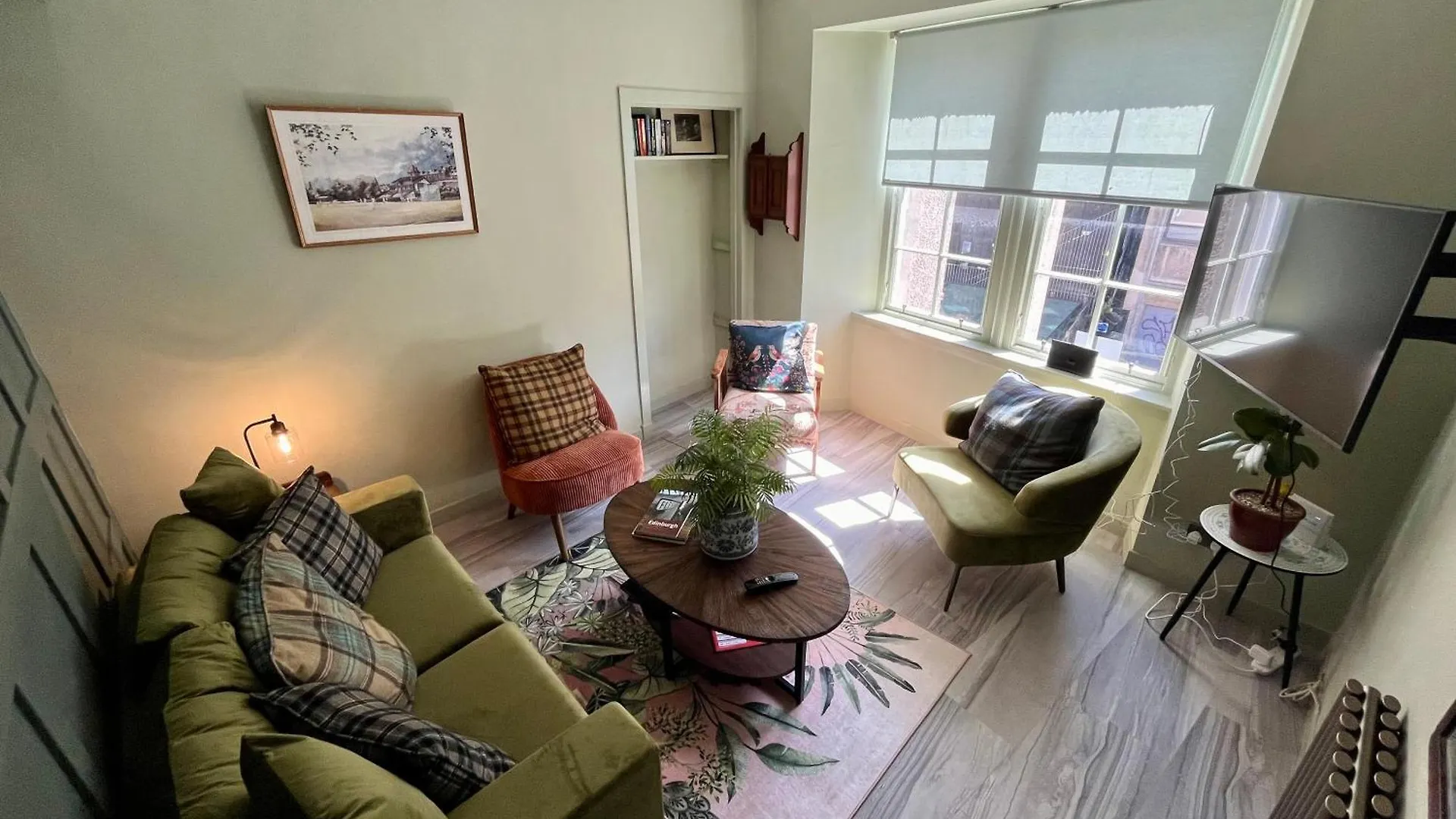 Boutique Castle View 3 Bedroom Apartment Edinburgh