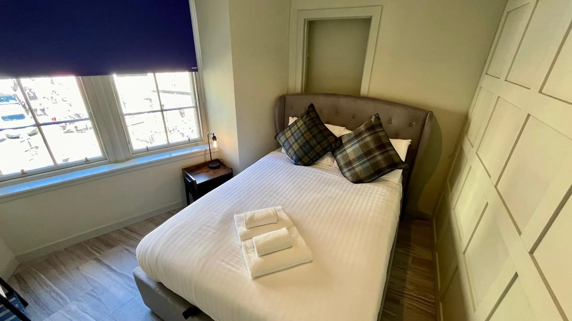 Boutique Castle View 3 Bedroom Apartment Edinburgh